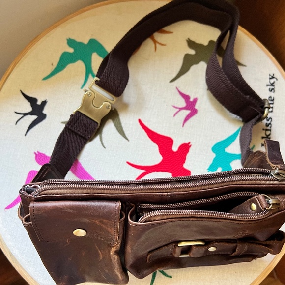 Beautiful Everyday Leather Beltbag - Picture 2 of 3